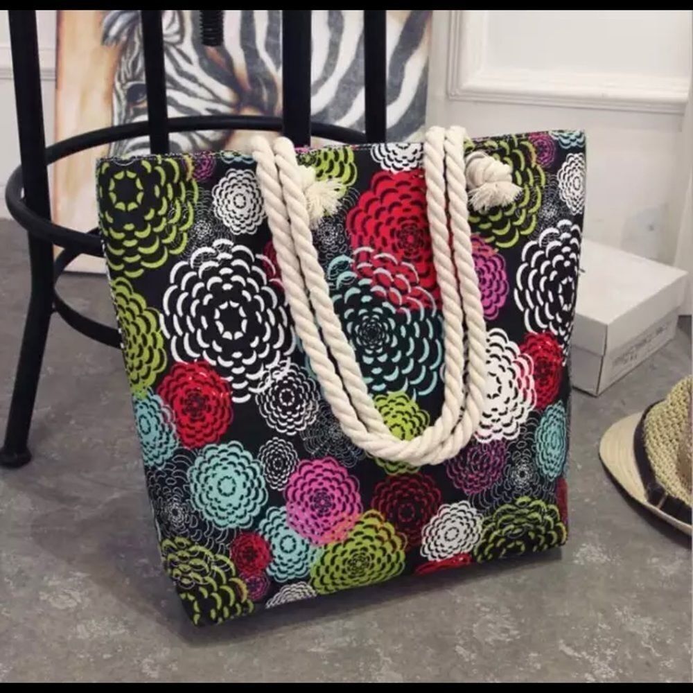 ‎OVERSIZED TOTE
